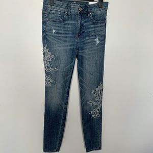 WHBM HIGH RISE EMBRODERIED SKINNY ANKLE JEANS NWT; perfect condition.